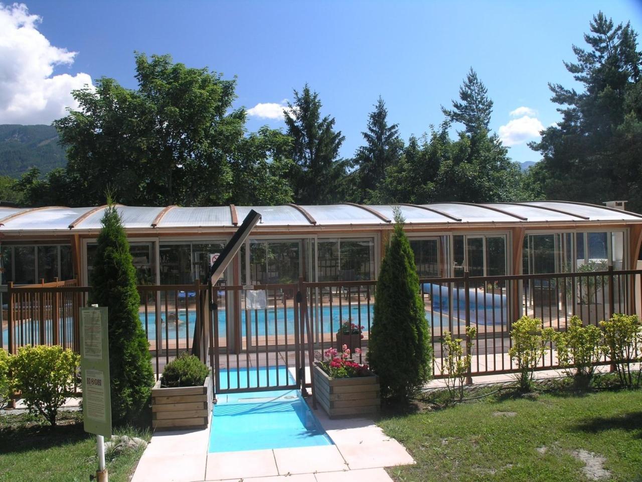 Logis Hotel Le Lac Embrun Eksteriør billede